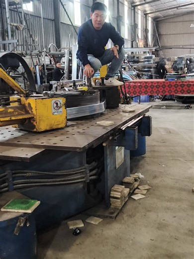 Trả lời @user5tbwn8ihq4 Công Đoạn Uốn Thép Hộp INox Đây Anh Em #giacongcokhi #nhomkinh #chiasekinhnghiem #xaydung #maikinh