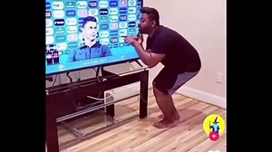 138K views · 2.7K reactions | Geniale: "raccoglie" così le bottiglie di Coca Cola di CR7  | La Gazzetta dello Sport | Facebook