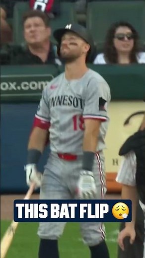 This bat flip from Kody Clemens 🔥