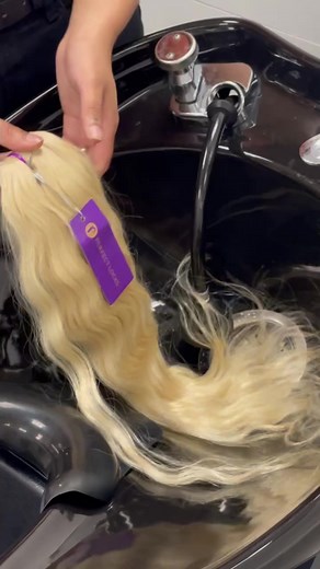 Wavy Extensions & what YOU need to know when you receive them! 🙌 🌊 Tip 1 ✍️: Treat your extensions with care when brushing or combing. Start from the ends and work your way up to avoid tangles. Tip 2 ✍️: Less is more on wavy extensions! Avoid using too many hair products, as they can weigh down those gorgeous waves. Opt for lightweight products like a oils or leave-in conditioners. Tip 3 ✍️: By using a diffuser attachment on your blow dryer, you can enhance the natural waves of your extensions