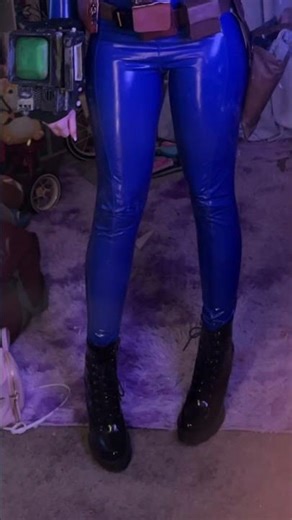 get ready with me to leave the vault #falloutsuit #falloutcosplay #vaultsuit #vaulttec #vault101