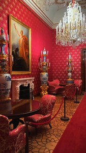 Magnificent state rooms with Baroque stucco ceilings, neo-Rococo interiors and original furnishings as well as masterpieces of the art collection of the Prince von und zu Liechtenstein from the Biedermeier era: Experience the Liechtenstein CITY PALACE and see the beauty of the palace for yourself! ✨✨✨ Tickets for our public guided tours are available on our website.✨✨ Einzigartige Prunkräume mit prachtvollen Stuckdecken, Neo-Rokoko-Interieur, Originalmöblierung und Exponate aus der Kunstsammlung