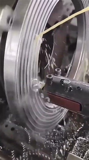 ​Precision Metal Threading on a Lathe Machine