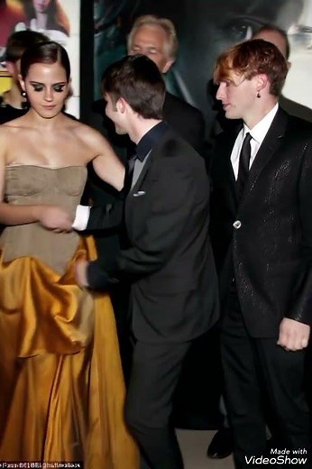 Daniel Radcliffe & Emma Watson hugs and kisses. (Hermione & Harry Potter).