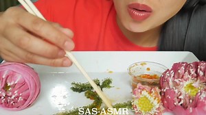 42K views · 324 reactions | ASMR RAW SEA GRAPES (EXTREME CRUNCH EATING SOUNDS) NO TALKING --- Put on your earphones and enjoy --- #ASMR #loud #live #animals #eating #sound #delicious #food #relaxing | ASMR wild food | Facebook