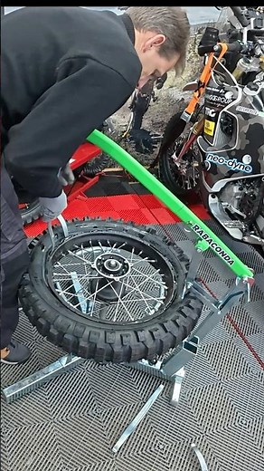 BIB mousse install and balancing the wheel #bikelife #offroad #dirtbike #rally #enduro #michelin