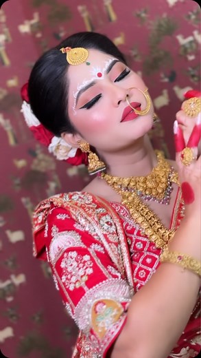 Beautiful Bengali Bride of MBM Janak Puri Team ❤️ Call - 8448494094 WhatsApp - 9953688773 Saree - @suryasarees_hs Real Temple Jewels - @indiaweddingfair #bengalibride #bengalibrides #bengalibridalmakeup #bengaliwedding #bridesofmbm #indianbride | Makeovers by Manveen