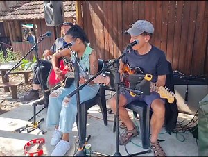 If it's Friday night, it's #Moonlight Market night! Doors open at 5pm , how delighted are we to welcome Chilled Cafe who.are playing live from.five?😍 They're hugely popular and listening to Kerry on lead vocals- ably supported on lead and bass , it's easy to see why. Bring the family, bring a friend or just bring yourself. Support your local crafters, artists, makers and bakers. Loads of pop-up stalls add to the fun. Established in 1976 , we're the original Jozi outdoor market. Come and see why