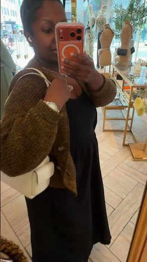 Here’s a Tory Burch Small Quilted Charlie try-on & it comes with a crossbody strap option! Love It!