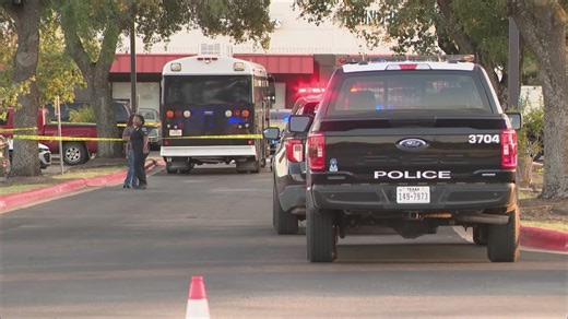Men rob multiple Walgreens locations in Austin, Houston-area at gunpoint, police say