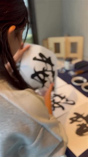 川越にこ“kawagoe niko” on Instagram: "字と向き合うと心の声を聞くことになる！ 筆を進めるたび、自分自身が見えてくる🌱"