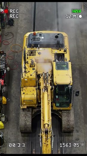 excavator engine problem moving by itself #accident #explod #incident
