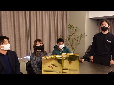 いつも裏方で頑張っているスタッフに時計をプレゼントしてみた