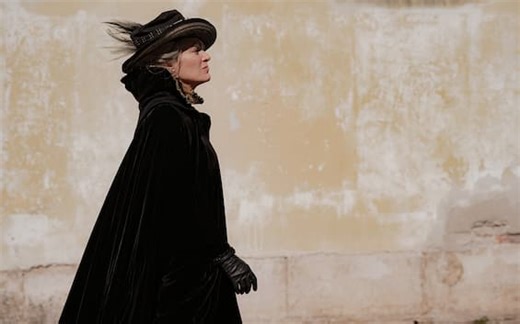 Duse, trailer e poster del film con Valeria Bruni Tedeschi in concorso a Venezia 2025