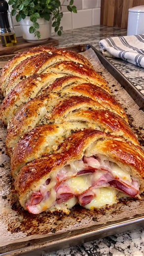 Ham and Cheese Crescent Roll Bake: Easy & Crispy Recipe