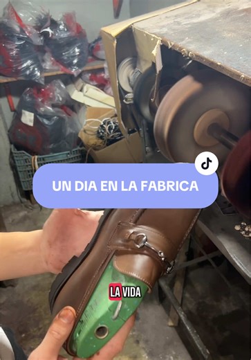 Un Día en la Fábrica de Calzado en Argentina