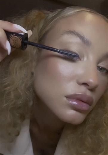 Come with me for a lash workout! This amazing Twist-Up Mascara strengthens overtime and volumes your lashes instantly! Offering a workout for your lashes that leaves them healthier fuller and beautiful 🫶🏽 @BourjoisParis #TWISTUPFORSTRENGTH @Di just feel good