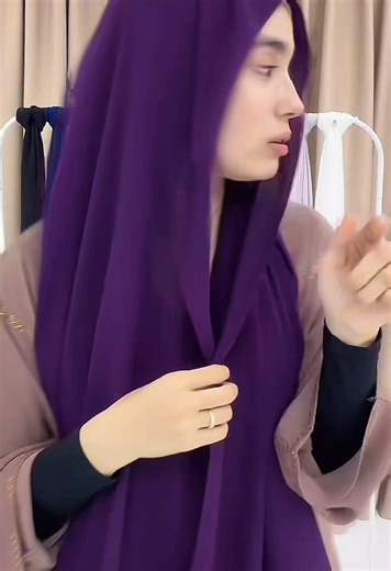 Rania: Businesswoman Style with Shawls