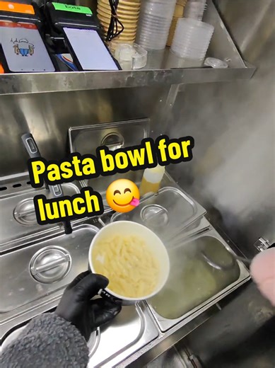 Pasta bowl for lunch 😋. now we serve pasta alongside spud. this one was pasta cheese creamy mushroom chicken and garlic chilli chicken. absolutely game changer. #mrspud #halalfood #jackeppotato #blowthisup #viralvideo