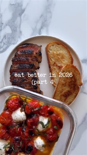 Feri on Instagram: "Charred steak, blistered balsamic tomatoes, gooey mozzarella, and fresh basil, all soaked up with crusty sourdough. Unreal 🤍 Protein: 61 g Calories: 649 Recipe Marinate the steak Use 200 g sirloin for a leaner option. Combine 2 tbsp balsamic vinegar, 2 tbsp olive oil, 2 minced garlic cloves, 1 tsp Dijon mustard, and a generous pinch of salt and pepper. Marinate overnight for deeper flavor, but even 5 to 10 minutes while prepping the rest works perfectly. Cook the steak Heat 