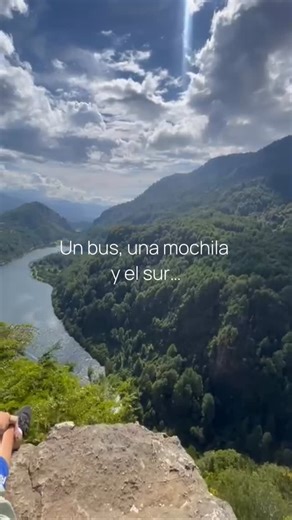 Recorrido Chile on Instagram: "El sur siempre espera…🌲 Muévete con Recorrido. 🚌 #RecorridoCL #ViajesChile"