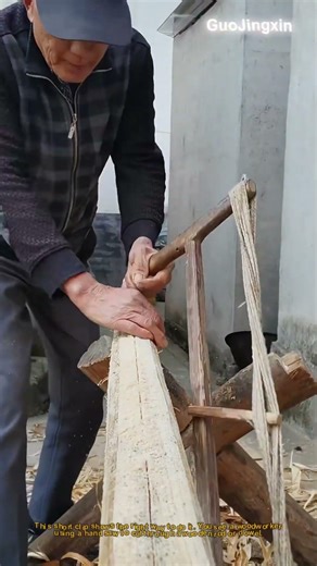 How to Saw Wood Like a Pro | Woodworking Tips