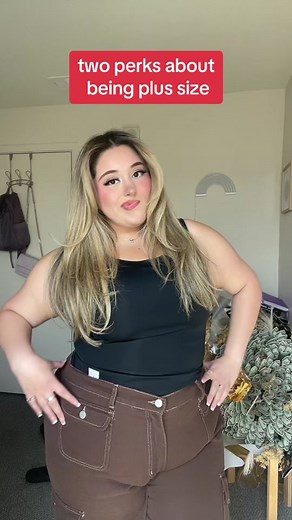 Perks of Dating a Curvy Woman | Plus Size Cuddling