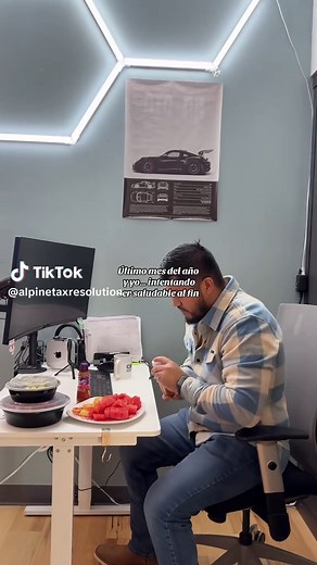 ¿Cómo planeas mantenerte saludable este mes en la oficina? Deja que te ayudemos a manejar el estrés financiero.😉 #Bienestar #FinanzasPersonales