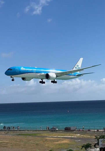 KLM KL789's Historic Late Landing in St. Maarten