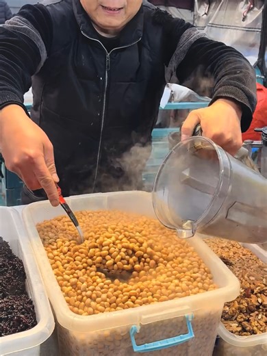 Delicious Fresh Soy Milk for Only 2 Yuan