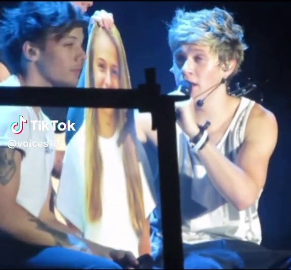 what the f 😂😂😂🥺 #overagain #onedirection #live #perte #parati #fyp #liveontour