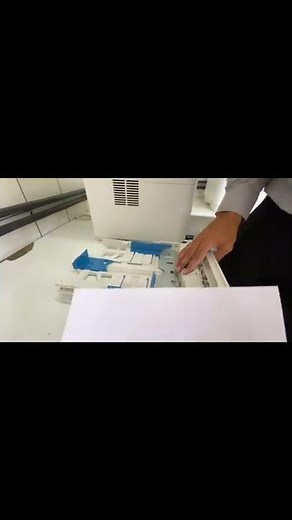 Como ajustar a gaveta de papel da impressora multifuncional da Marca OKI MB491+.