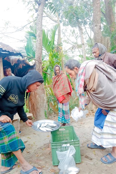 গ্রামের রাস্তায় মাছ নিয়ে একি কাণ্ড #villagevlog #villagelife #fishing #vlog #village #tayabul | Tayabul Fish & ETC