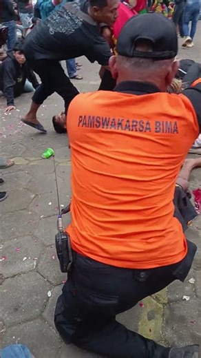 PAWANG DARI PAMWAKARSA BIMA #kesurupan #jaranan #kudalumping