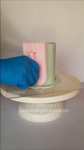 How to ice a cake with fondant. Upside down panelling method.