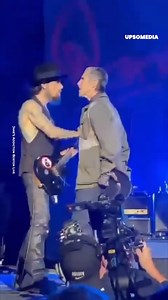 Perry became another person for the next half hour. In the end he didn't calm down, but broke down and started cried. Perry Farrell caused a sad scene that went around the world. | Icons