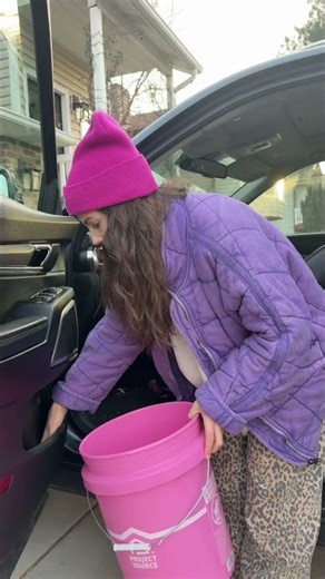 Cleaning out my messy mom car!