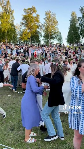 🇸🇪 Celebrate Midsommar in Sweden in Leksand 🇸🇪 #midsommar, #culturaltraditions, #festivalseason, #summerfun, #traditions #midsommarafton #leksand #sbmedia #creatorsearchinsights