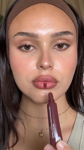 Ｋ ! Ａ Ｎ Ａ on Instagram: "🖤 #makeup #skincare #makeuptutorial"