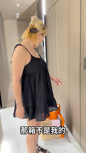 為什麼不准我開啦～🤣 #追我ig #kikidiary3333 #kiki老師 #老師好 #包裹 #泡芙爺爺 #開箱 #聊天 #有趣 #爆笑 #女兒 #互動 #搞笑 #幸福 | Kiki's diary