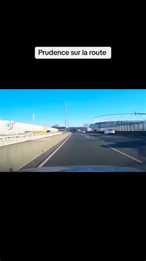 52K views · 166 reactions | Prudence les amis  #LBDR #transport #camiones #volvo #accident #compilation #crash | Les boulettes de routiers - officiel | Facebook
