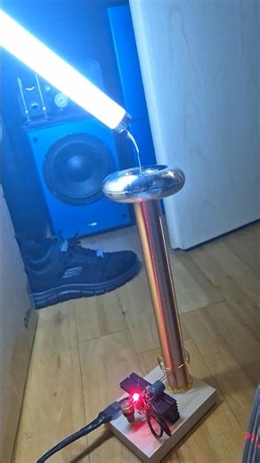 my new 3d printed top load makes the tesla coil even stronger at only 12v input #tesla #electricity