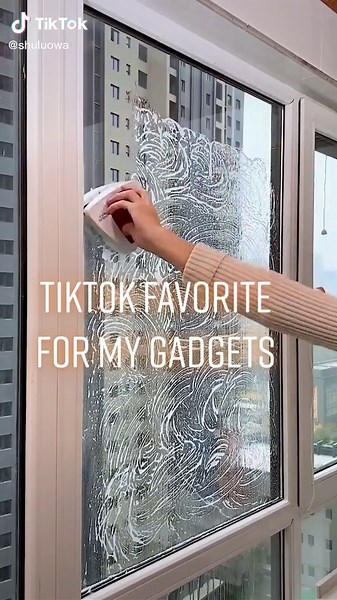 Share a double-sided glass cleaner #amazon #amazonfinds #amazonmusthaves #amazonmusicjinglebelltok #amazonprime #amazonfashion #amazonprimevideo #amazonfavorites #fyp #amazonfind #amazonas #amazonas