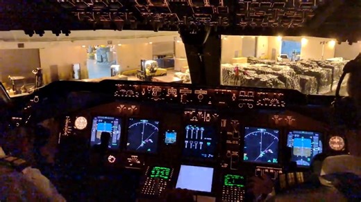 Boeing 747 400 NIGHT LANDING MIAMI COCKPIT VIEW #instagramaviation #ptk_vehicles #instaplane #airplane #cockpitview #aviationlife #megaplane #planephotography #aviationphotography #airbus320 #boeinglovers #coaviation #kings_transports #instaplanelovers #pilot #overheadpanel #airplane_lovers #vehiclegram #aviationdaily #Aviationpics #airbusboeingaviation #a320 #planelovers #nikonphotography #piloto #nikon_photography_ #nikon_photography | FLAYER OF THE DANGER | Facebook