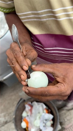 🥚😍 Amazing Trick to Peel a Boiled Egg Using a Spoon! #shorts #eggs #foodie #streetfood