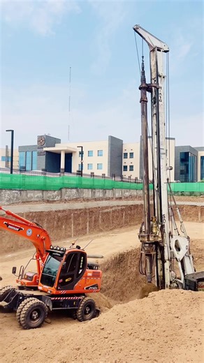 B3 Tower: Project Excavation successfully completed. The project has now entered the next major milestone as foundation piling work begins in full swing! 🏗️ #BahriaTown #ThreeYearsInstallment #Apartments #Shops #offices