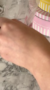 1.4M views · 9.7K reactions | An icing scraper isn’t just for smoothing cakes! 六‍ Use it to push icing down into your piping bag for better flow, fewer air bubbles, and no mess! ✨Try it next time you decorate! #cupcakedecorating #icingonthecake #icingvideo #icing | Tala Cooking | Facebook