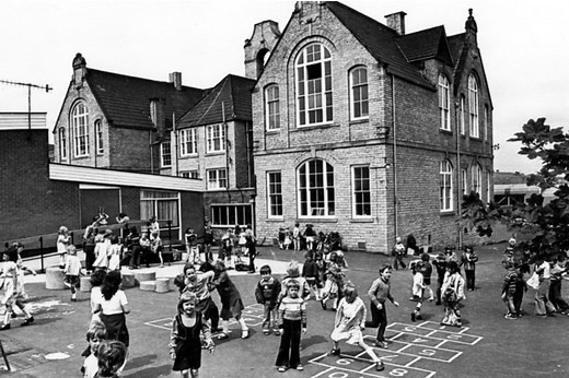 22 pictures to take you back to school days in the 1960s and 70s