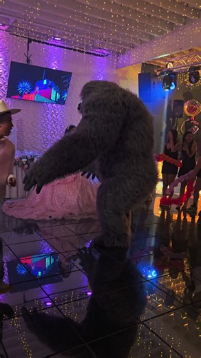 Giant 8.2ft Inflatable Gorilla Costume Inflatable Diamond Costume Gorilla Mascot Funny Halloween Party Outfit Show Stage Performance Props Cosplay Costume #gorill #costume #quinceañera #party #birthdayparty