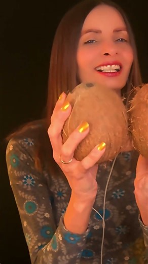 COCONUT 🥥 RAIN 🌧️✨ Sonidos de Coco + Susurros “Coconut” (ASMR)| ASMR ESPAÑOL #short #shorts #asmr